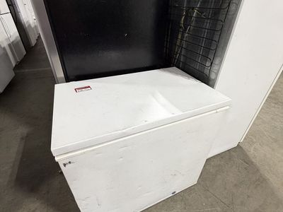PERFECT FOR GARAGE! GOOD CHEST FREEZER W-WARRANTY
