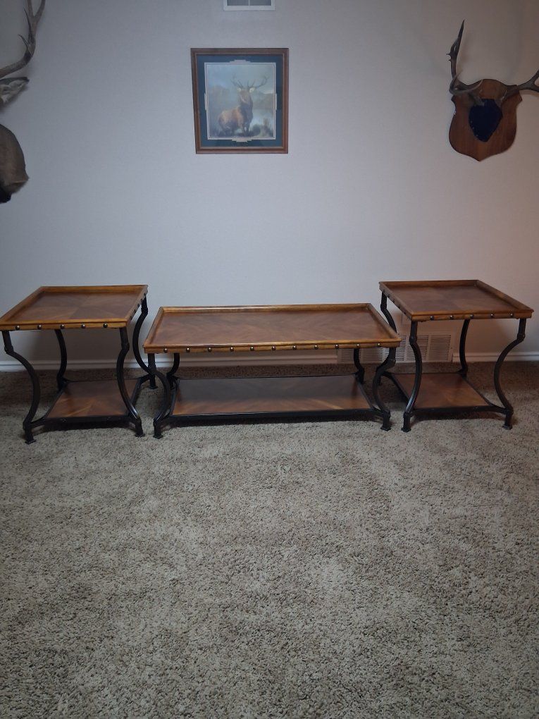 3 piece set. Coffee table and 2 end tables