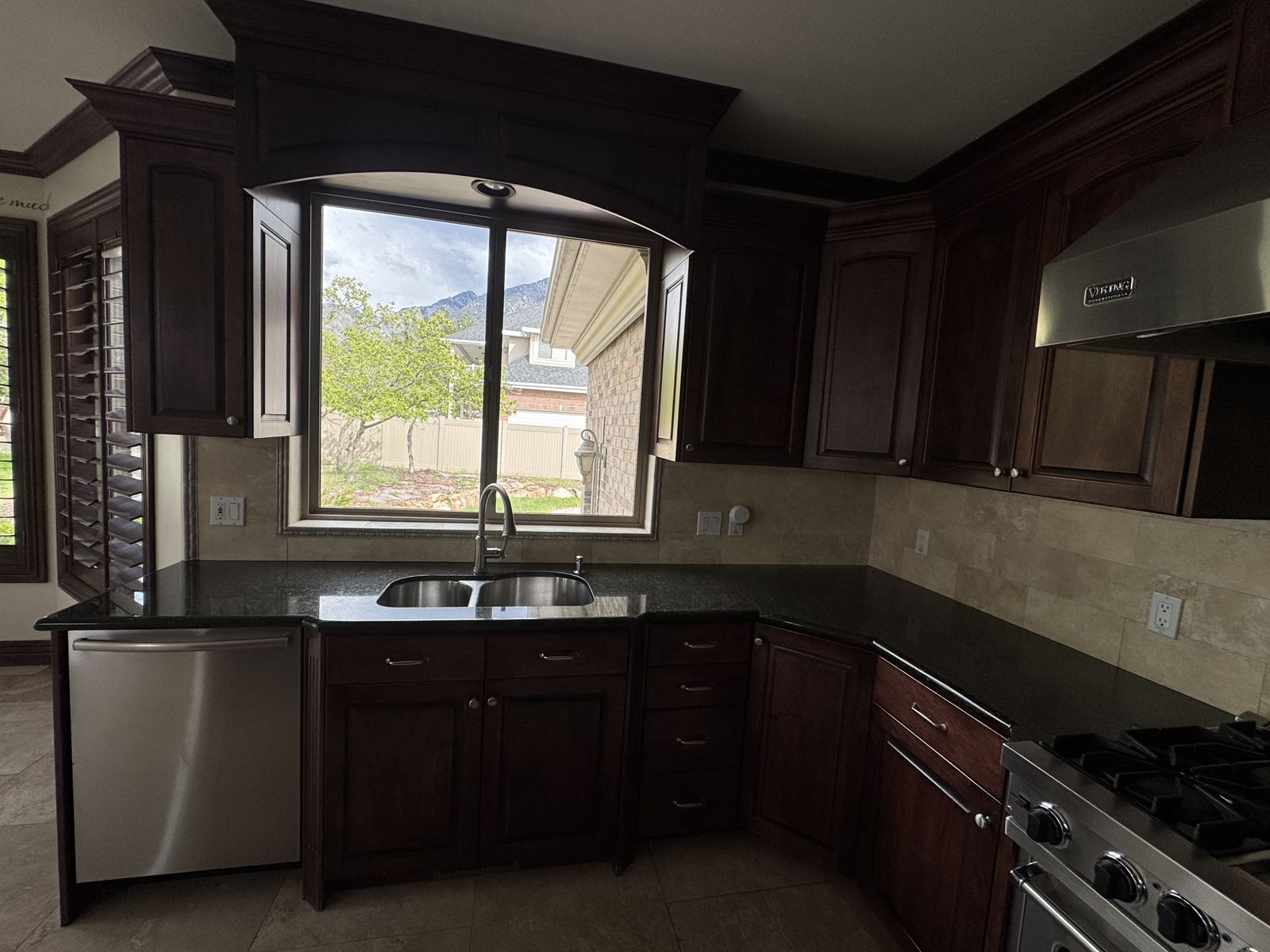 Beautiful Solid Wood Kitchen Cabinets