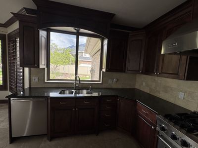 Beautiful Solid Wood Kitchen Cabinets