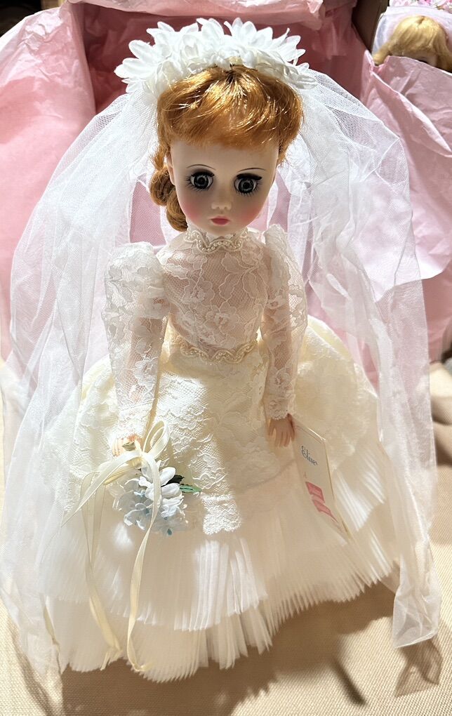 Collector Madam Alexander 24 Doll