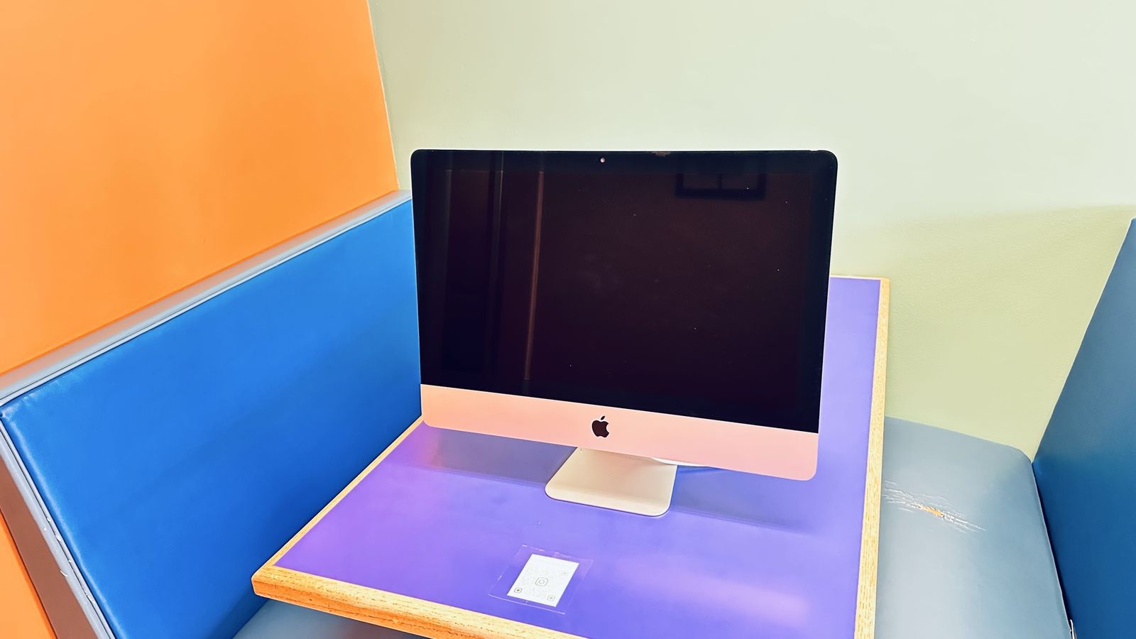 Apple iMac 21.5” i5 2.3GHz 1TB 8 gb macOS Monterey