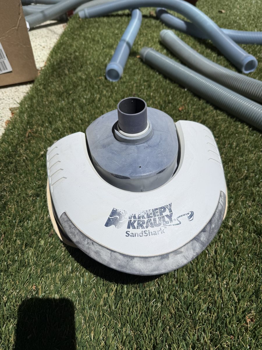Pool vacuum