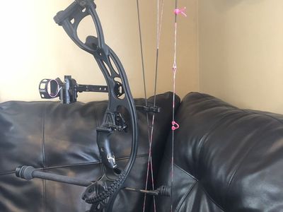 Hoyt Rampage XT Compound Bow - Black with Pink Accents, Right Handed