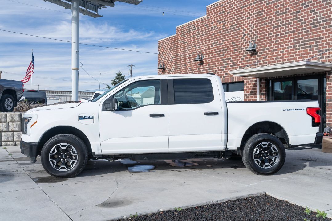 2024 Ford F-150 Lightning Pro