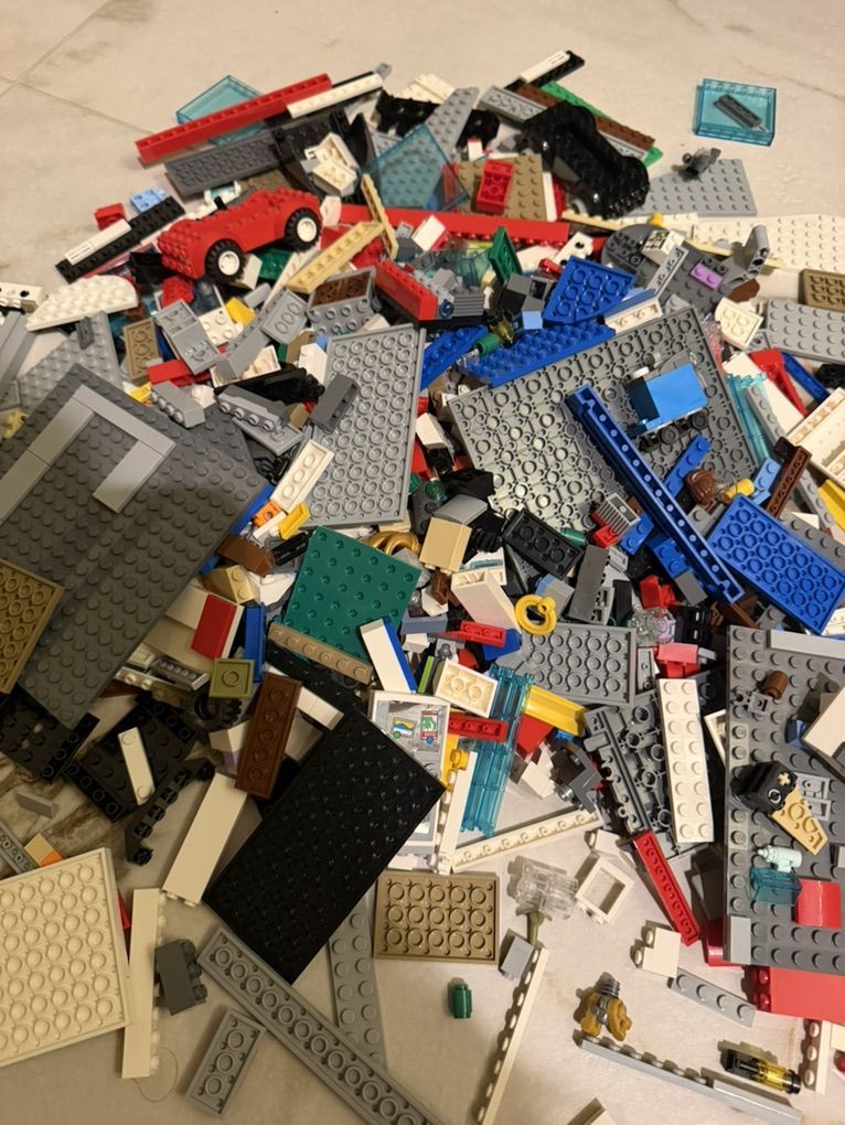 LEGO Bulk Lot – 4 lbs Mixed LEGO Bricks & Pieces