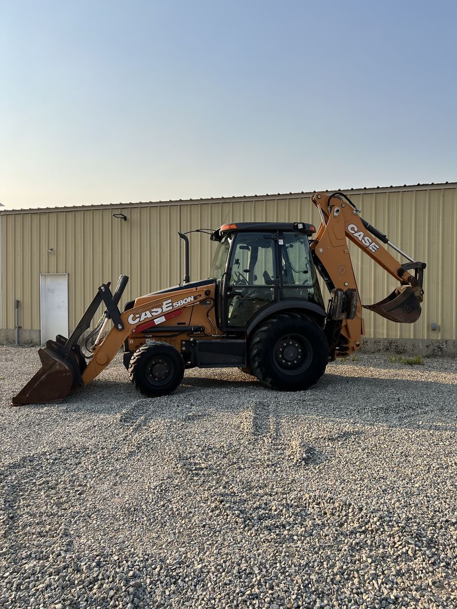 2019 case 580n ep for sale 1600hrs, cab with heat & ac