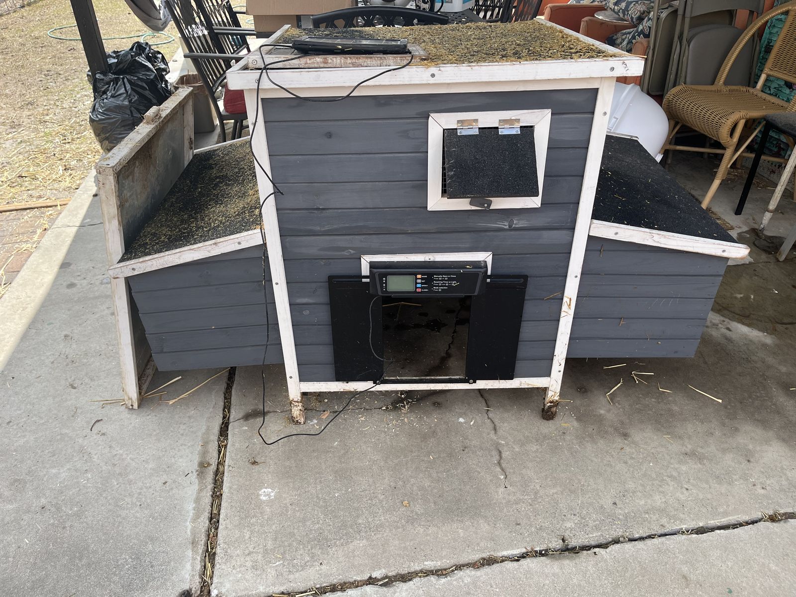 Small chicken coop with auto door