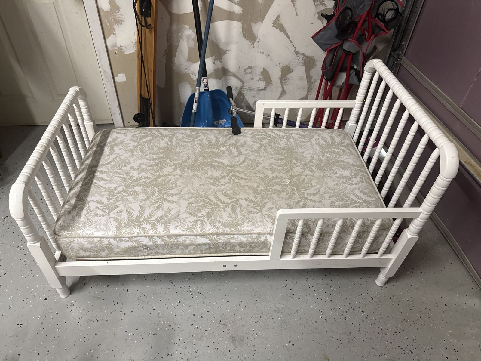 Kids toddler bed