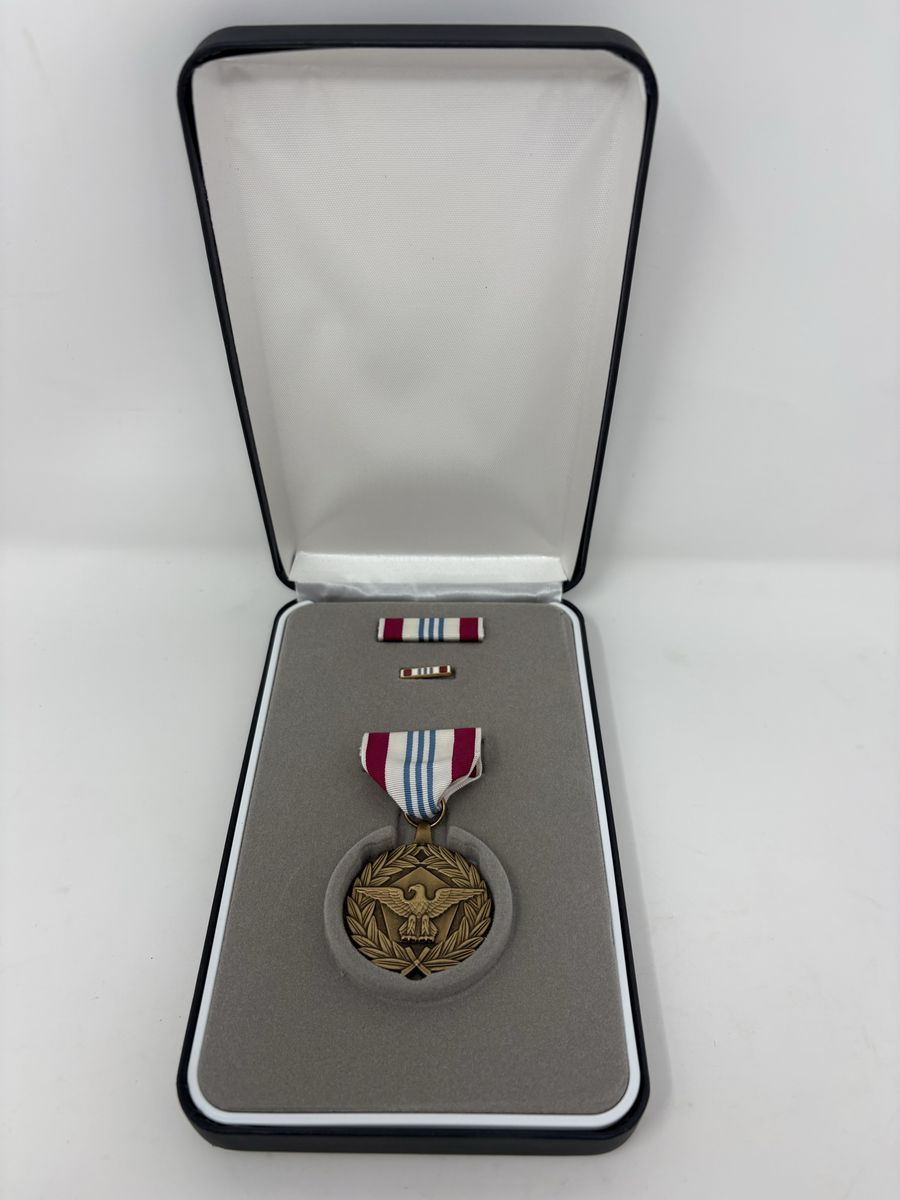 Defense Meritorious Service Medal Complete Presentation Set w/ Case
