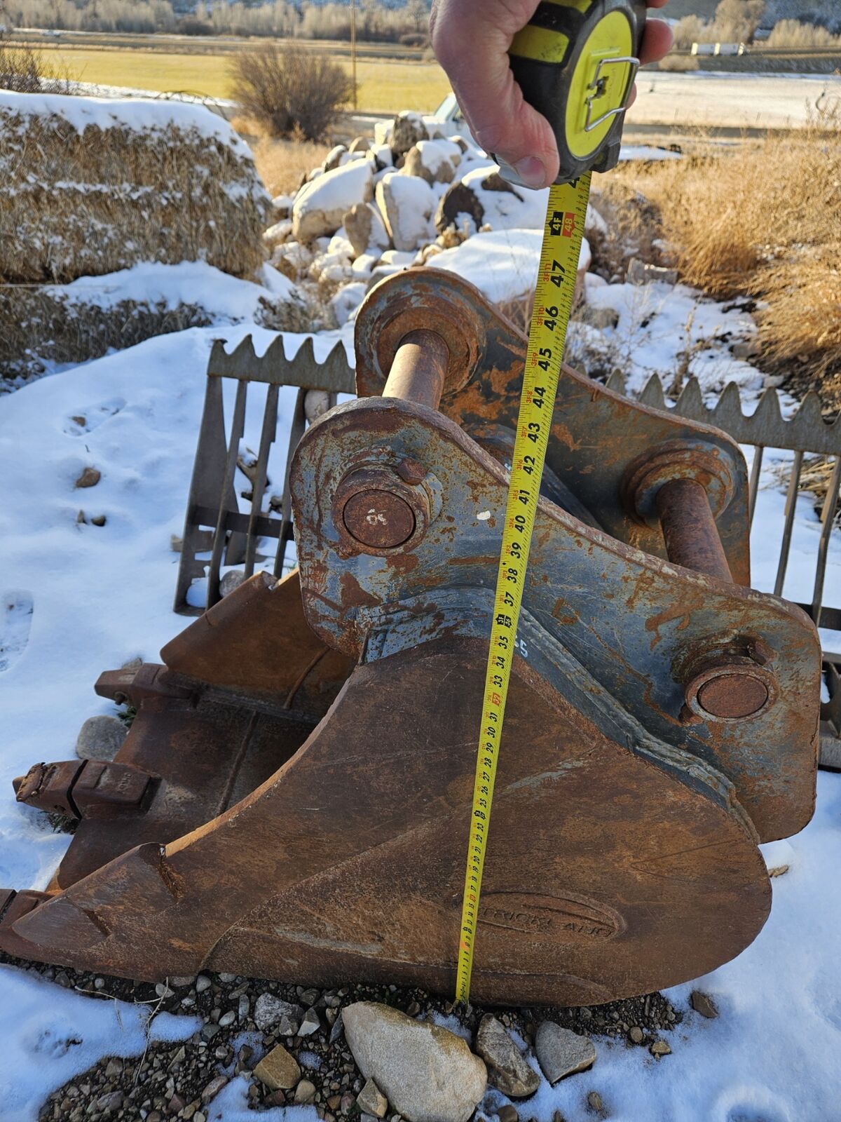 24" EXCAVATOR BUCKET - 65MM PINS