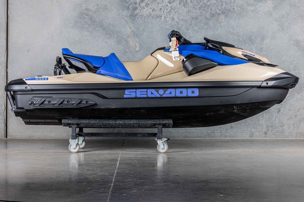 2026 Sea-Doo Wake™ 170 BRP Premium Audio, iDF, iBR