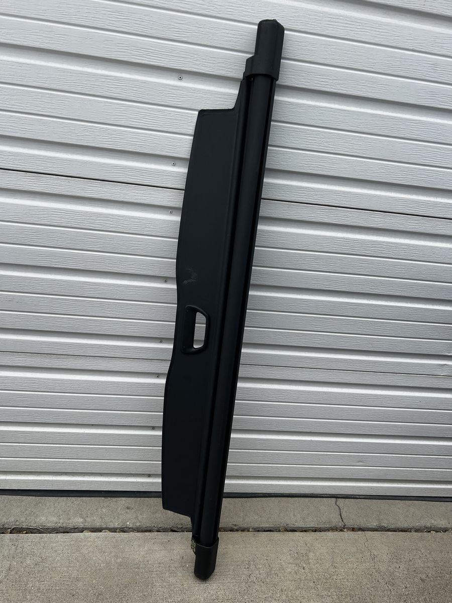 Volvo XC70 rear cargo cover
