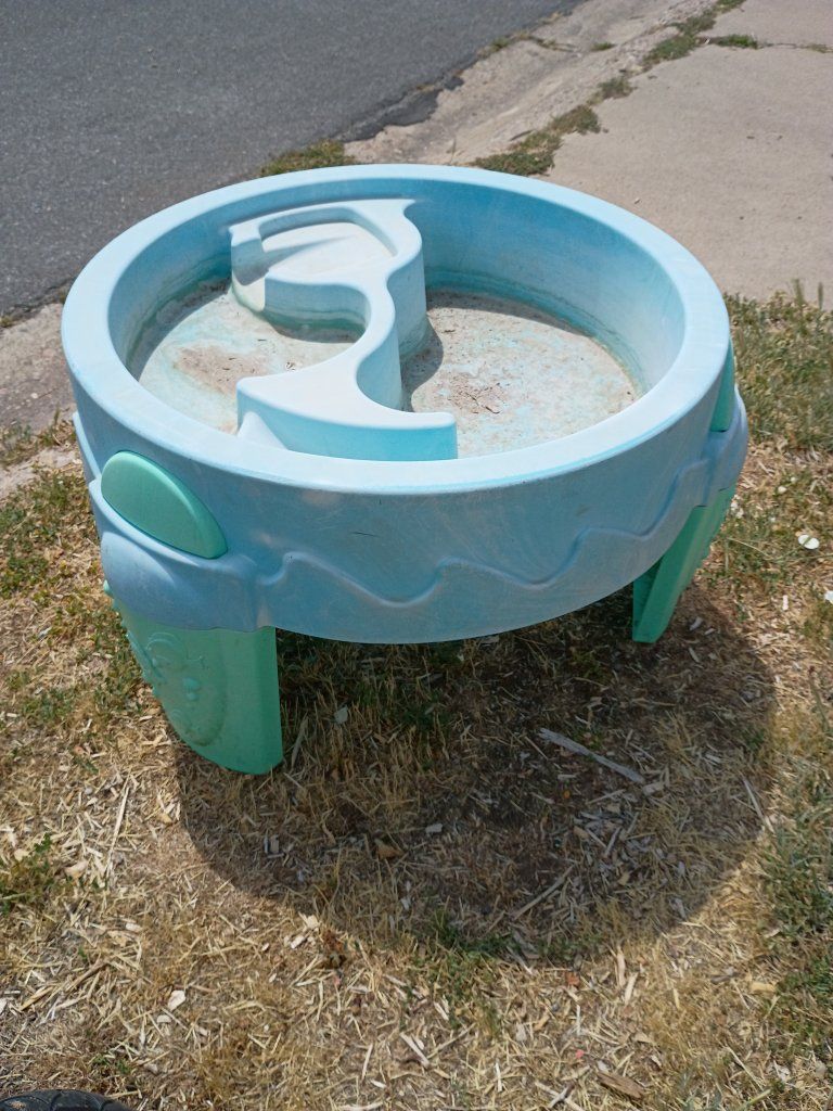 Kids Outdoor Plastic Water Table - Blue and Green