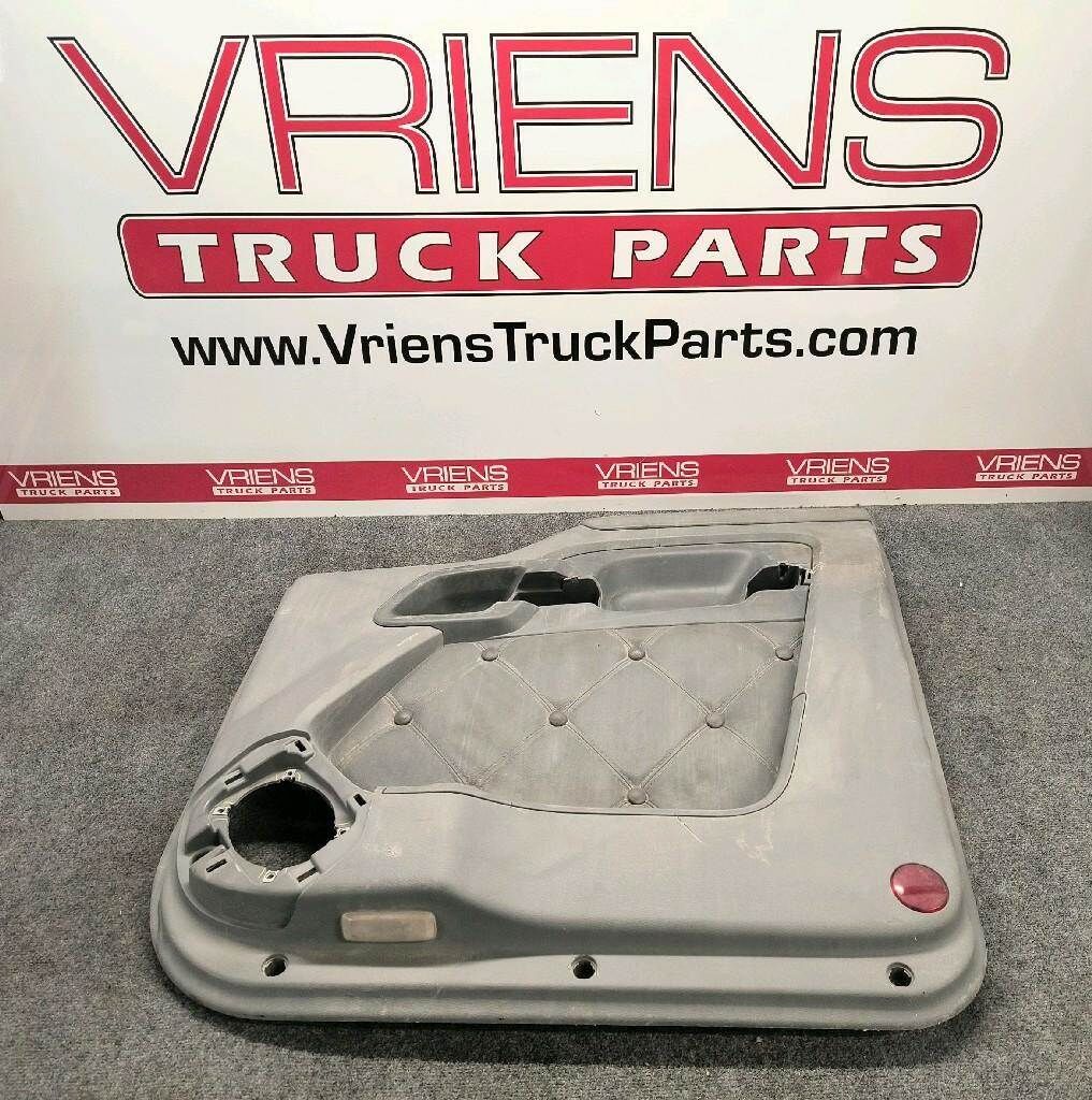 Kenworth T880 Right Door Pad Trim Assembly, Part # S60-1523-100671