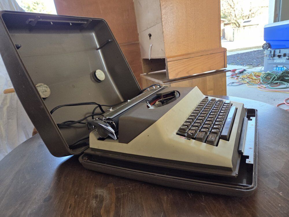 Royal Typewriter Model SP-8500