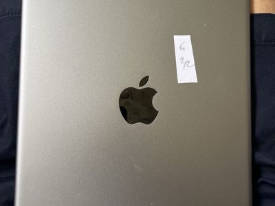 Apple iPad 6th Gen. 32GB Wi-Fi - Space Gray (MR7F2LL/A)
