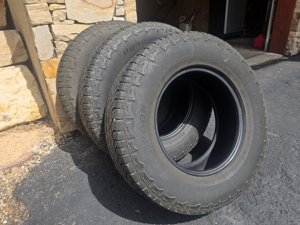 Hankook DynaPro AT 2 265/70/17 115S DOT 2322 set of 3