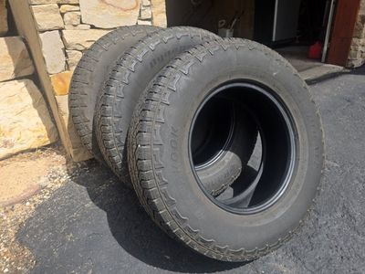 Hankook DynaPro AT 2 265/70/17 115S DOT 2322 set of 3