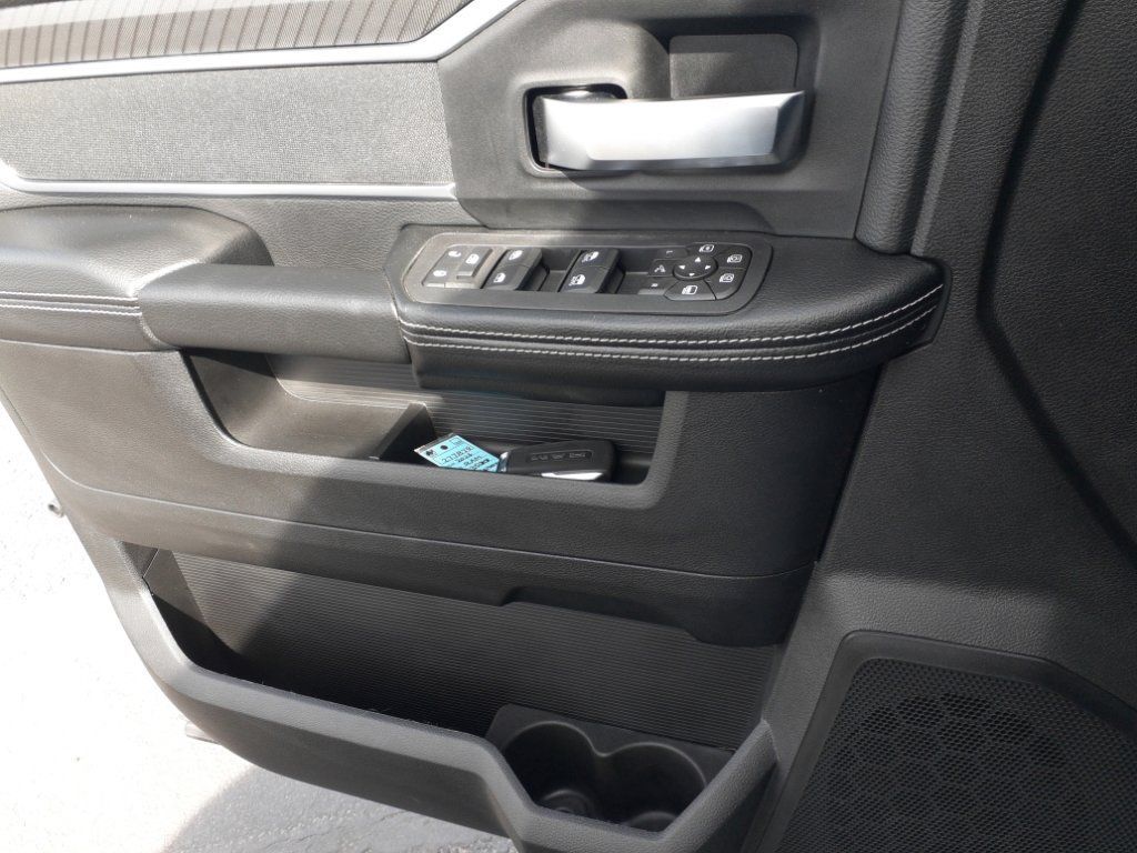 Main image 11