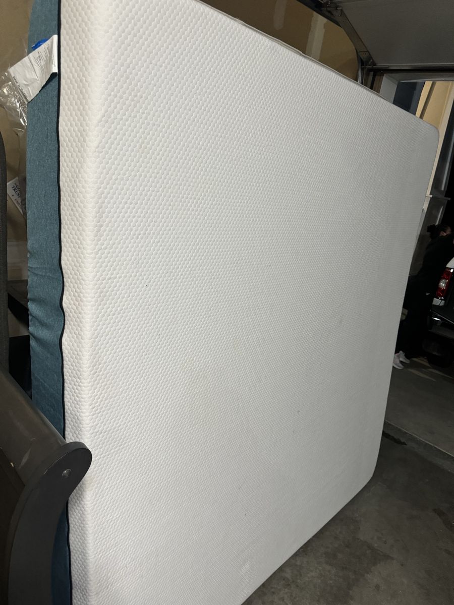 Memory Foam Mattress - White Top with Blue Border Trim clean like new $100