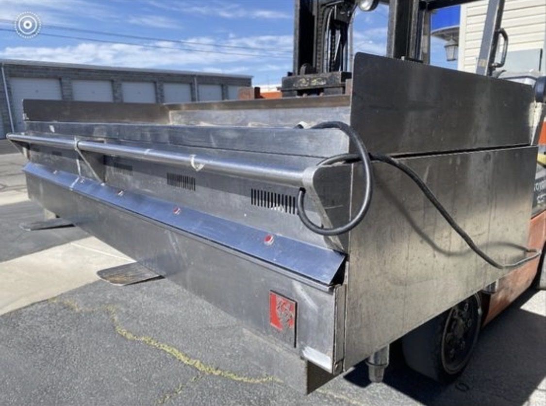 Wolf RG72C-4 Natural Gas Commercial Range w/ Griddle & Oven - 20,000 BTU/Hr
