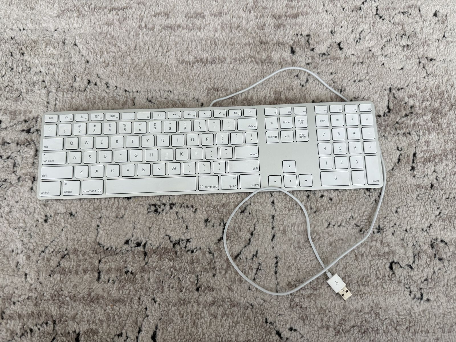 Apple A1243 Wired USB Aluminum Keyboard - Full Size QWERTY Layout with Numeric Keypad