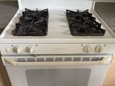 GE Gas Oven w/ 4-Burner Range