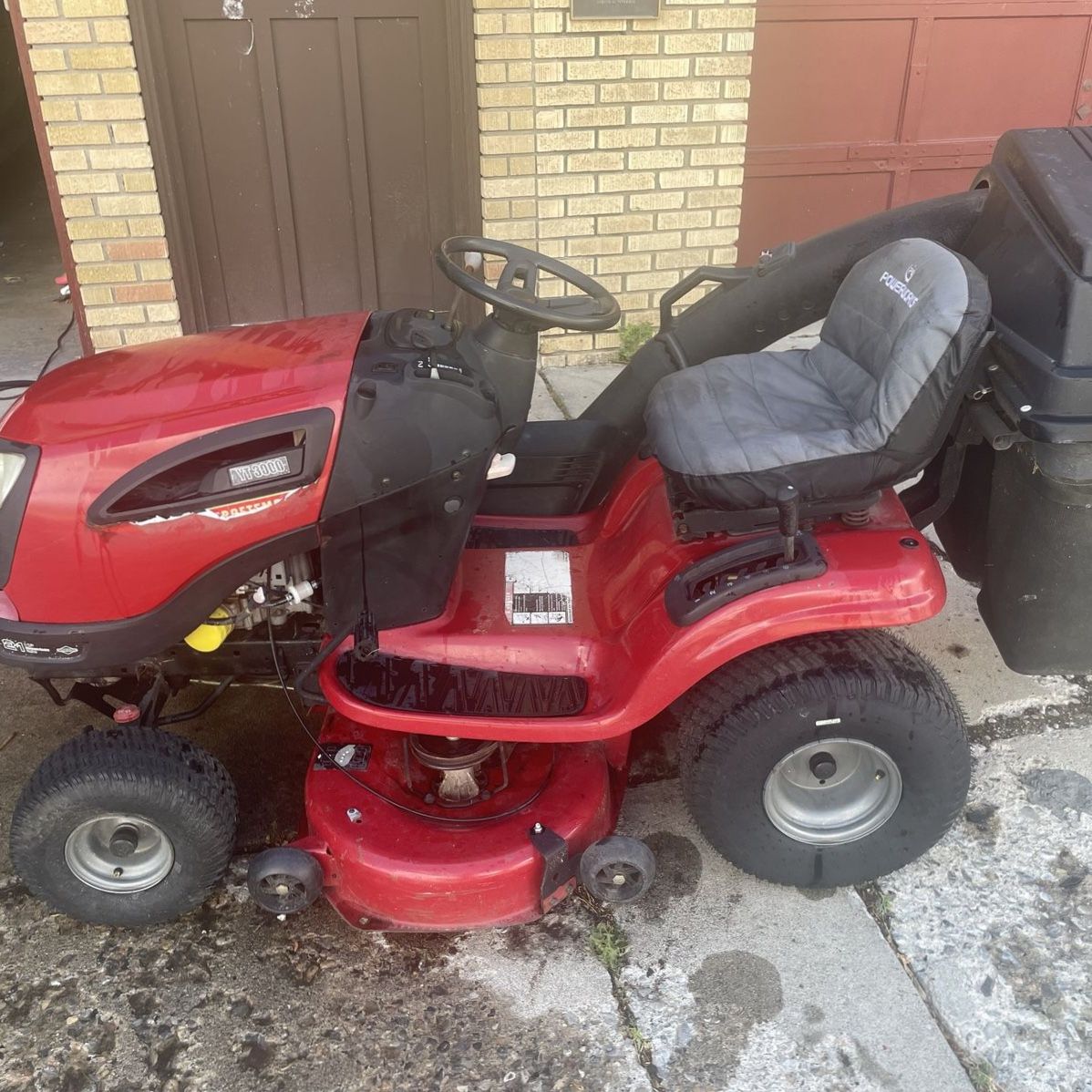 2010s Craftsman YT3000 Riding Mower — 21HP B&S Platinum, Bagger Included, Runs Great