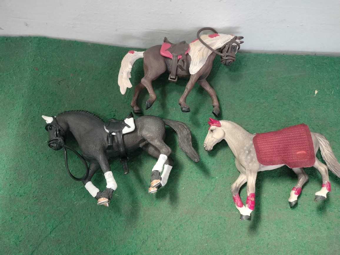 Schleich Horse Lot of 3 with tack. 