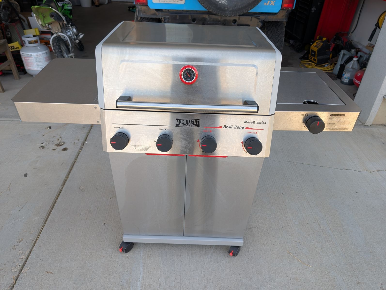 Monument Grill 4 burner