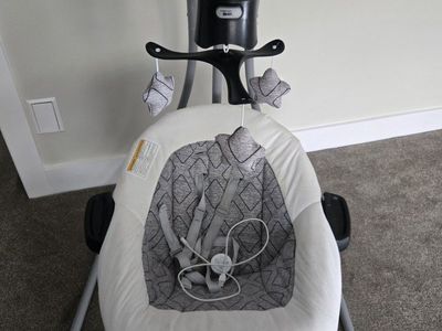 Graco Baby Swing and Soother with Vibration, Music, and Overhead Mobile