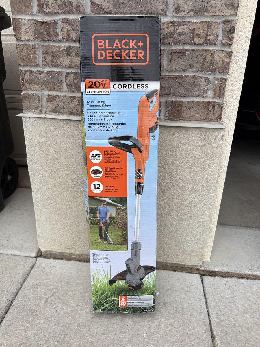 Black + Decker 20V MAX Cordless 12 in. String Trimmer / Edger LST300