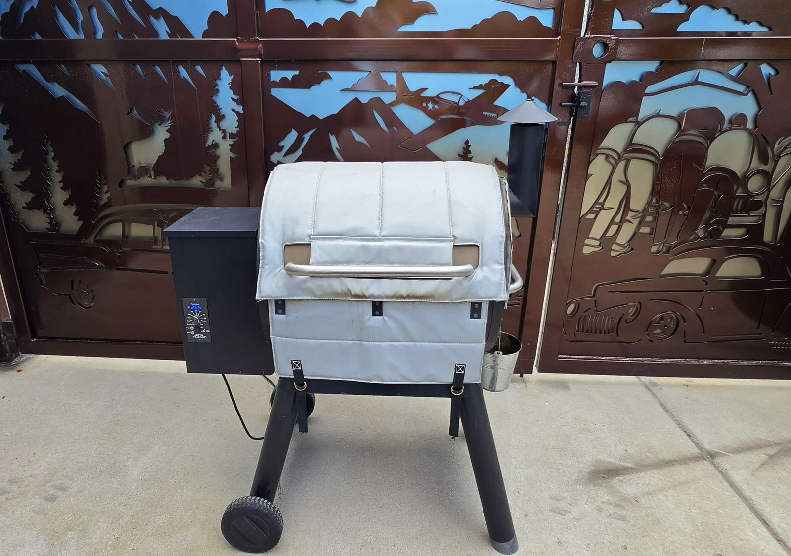 Traeger pro 22 series bronze winter blanket and new cover and cleaner