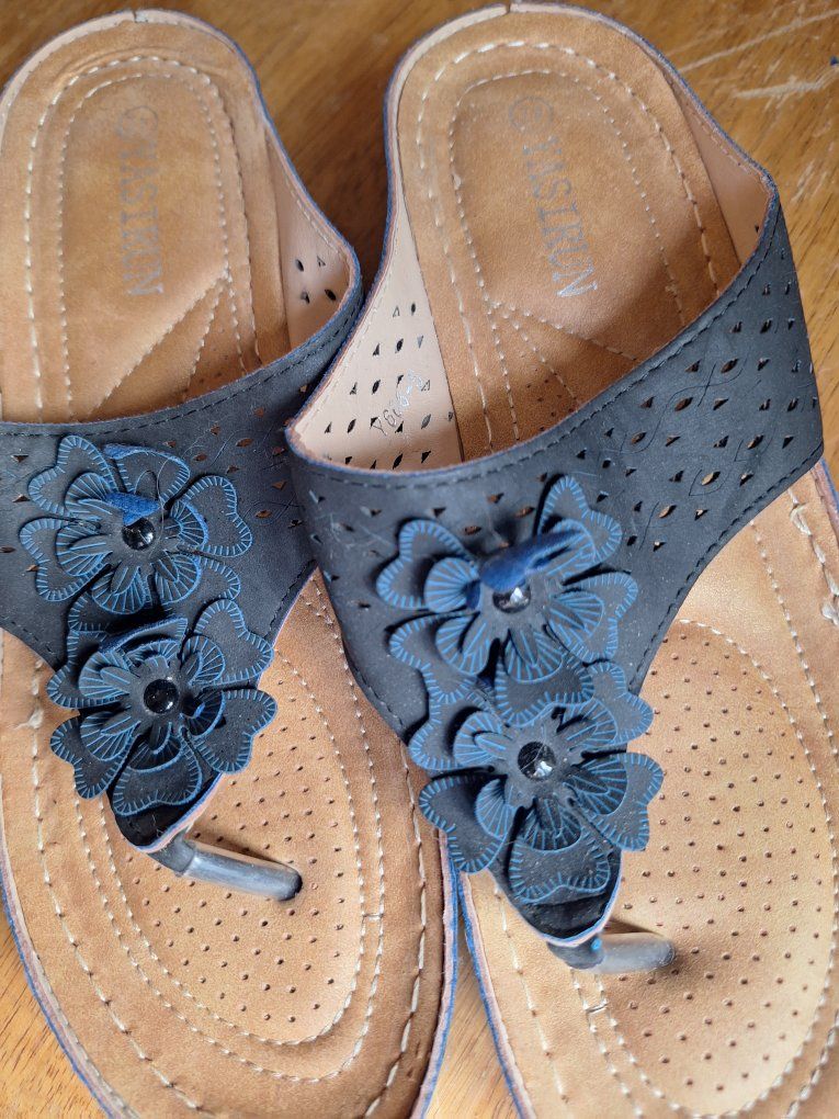 YASIRUN Women's Black Leather Floral Thong Sandals - Size 9