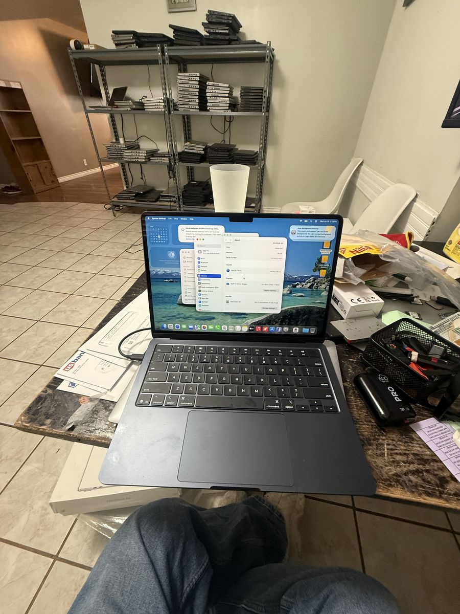 NEW 2025 m4 midnight blue 13in macbook air
