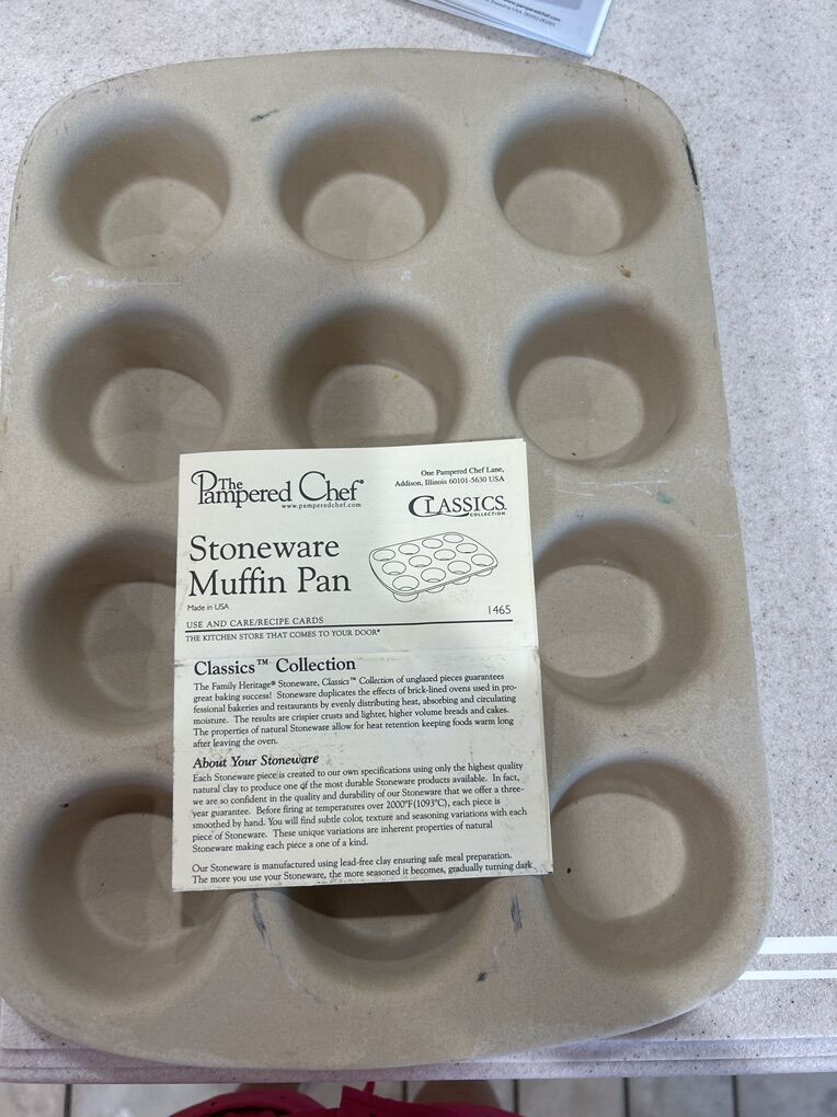 Pampered Chef stoneWare Muffin Pan New