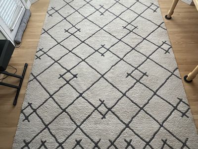Area Rug - Cream and Dark Gray