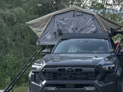Overland Vehicle Systems Nomadic 3 Roof Top Tent