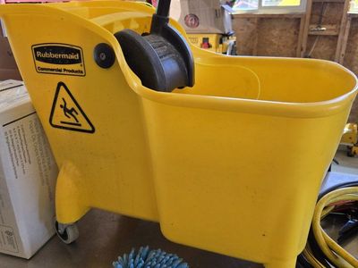 Rubbermaid Commercial Products Yellow Mop Bucket & Wringer with Wheels - Used