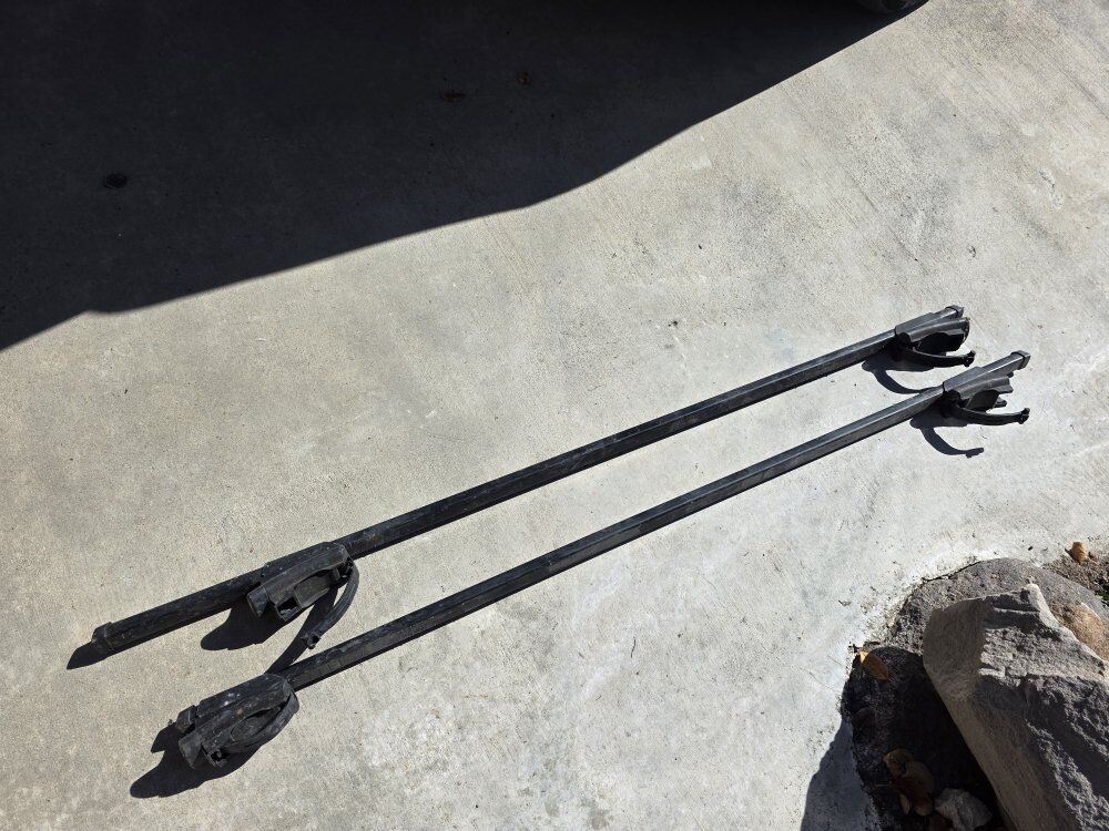 Thule 65" roof rails with raised roof rail foot