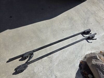 Thule 65" roof rails with raised roof rail foot