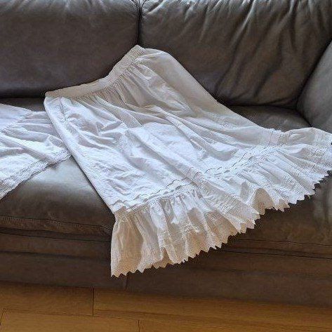 1 White Underskirt with Lace and Ruffles