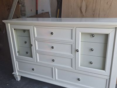 high end/gorgeous white pine wood 11 drawers