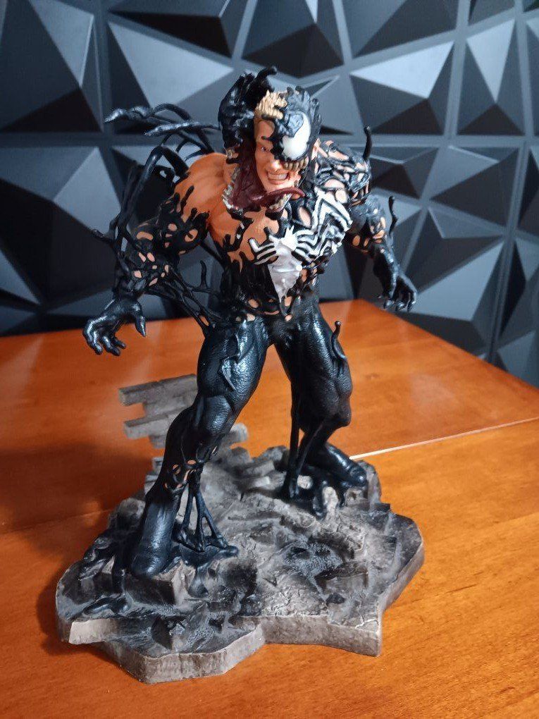 Marvel Diamond Select Toys Gallery Venom 10" PVC D