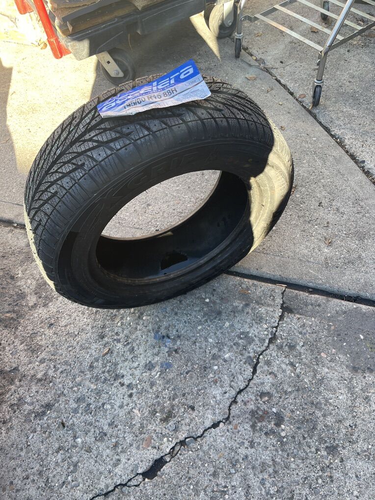 195/60/15 NEW ACCELERA TIRE