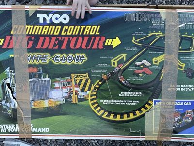 TYCO Nite-Glow Big Detour Command Control Slot Car Race Set w/ Obstacle Car
