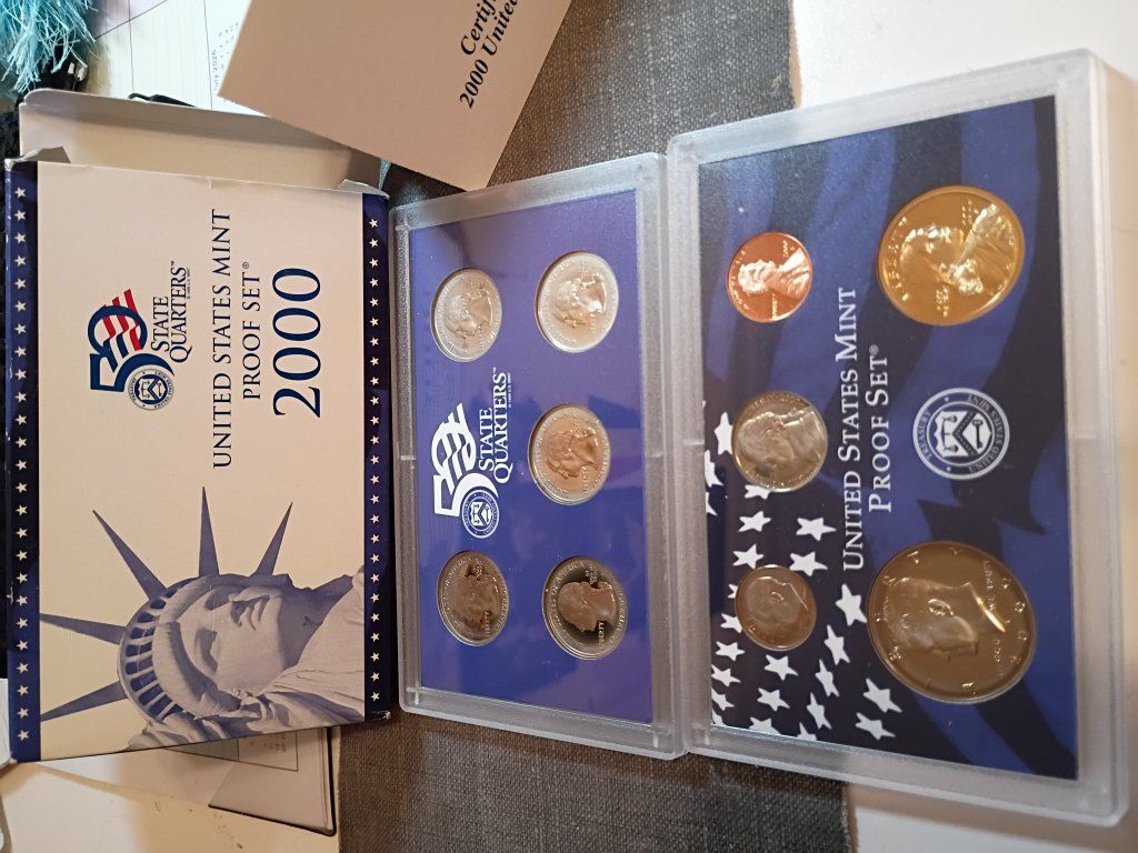 New lower price : US Mint 2000 Proof Set