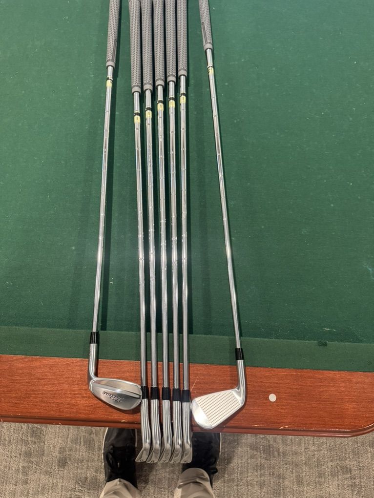 Titleist Blades 4-PW, S300 Shafts.