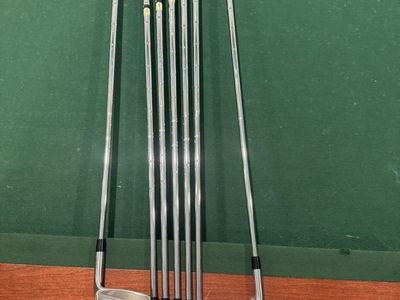 Titleist Blades 4-PW, S300 Shafts.